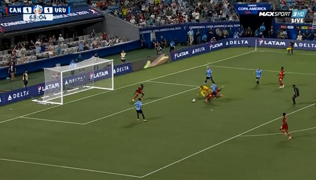 انقاذ أكثر من رائع لمدافع كندا من أمام سواريز يمنع به هدف مؤكد لـ أوروجواي