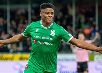 وكيل كيفن كارلوس يرد عبر بطولات على أنباء اهتمام الأهلي بضمه