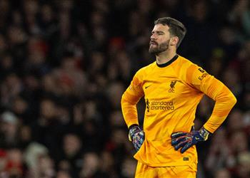 تقارير قلق في ليفربول بشأن مستقبل أليسون