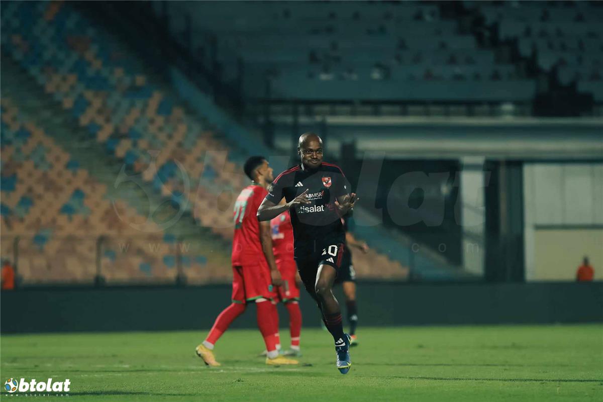 بيرسي تاو لاعب الاهلي