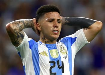 عقوبة إيقاف صارمة تنتظر إنزو فرنانديز بعد واقعة فيديو العنصرية