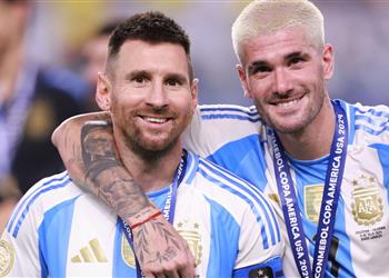 دي بول يكشف تحذير ميسي بعد تتويج الأرجنتين بكوبا أمريكا ويدافع عن تصرف إنزو فرنانديز