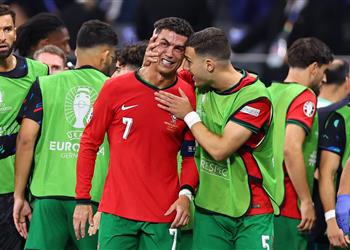 فيديو أوبلاك يتألق رونالدو يهدر ضربة جزاء ويبكي في مباراة البرتغال وسلوفينيا