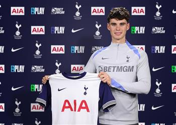 متفوق ا على ليفربول رسمي ا توتنهام يعلن ضم موهبة ليدز يونايتد