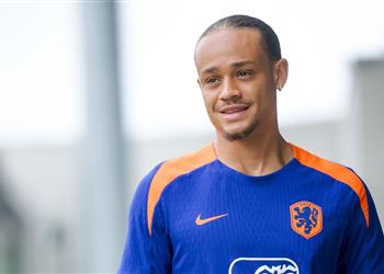 سكاي بايرن ميونخ يتوصل لاتفاق مع تشافي سيمونز