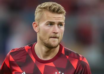 بايرن ميونخ يلمح إلى رحيل دي ليخت بعد اهتمام مانشستر يونايتد