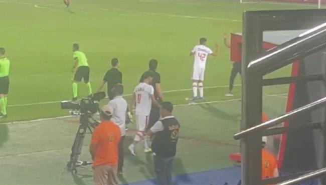 لحظة خروج دونجا متأثرا باصابته امام الداخلية بالدوري المصري