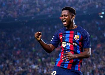 تصريحات والد أنسو فاتي تزيد الغموض حول مستقبله مع برشلونة