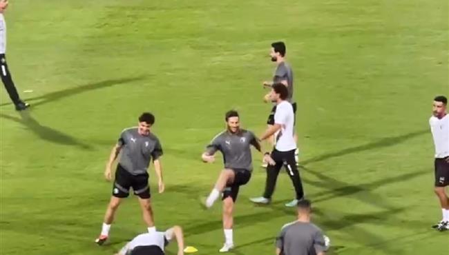 واصلة هزار بين رمضان صبحي واسامة جلال اثناء عملية الاحماء