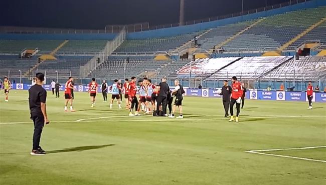 لحظة خروج طاهر محمد طاهر مصابا قبل مباراة الاهلي وبيراميدز بالدوري المصري
