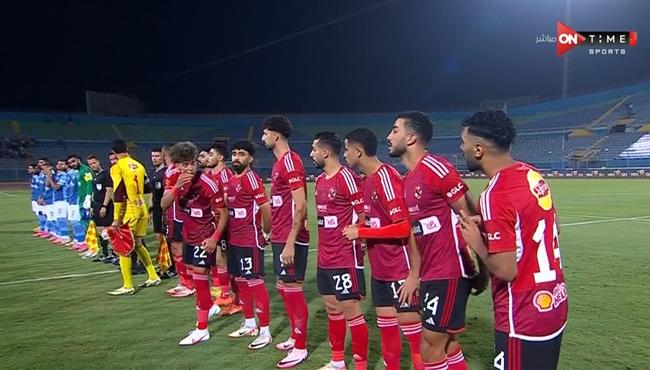 محمد الشيبي يخرج من الصف لحظة مصافحه لاعبي الاهلي وبيراميدز وحديث جانبي بين حسين الشحات وامام عاشور