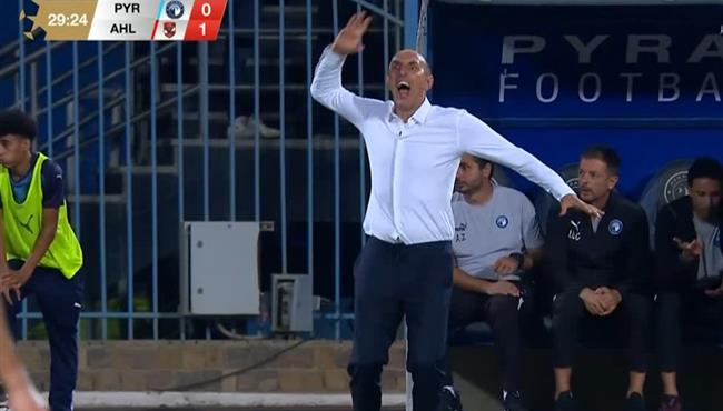 كرونسلاف يورتشيتش مدرب بيراميدز ينفعل بشدة علي محمد الشيبي بعد هدف وسام ابو علي