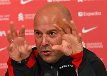 سلوت يوضح تطورات حالة روبرتسون وجوتا قبل مباراة ليفربول وريال بيتيس