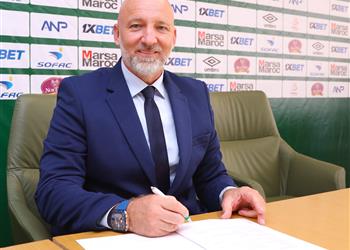 رسمي ا الرجاء المغربي يتعاقد مع مدير فني جديد خلف ا لـ زينباور