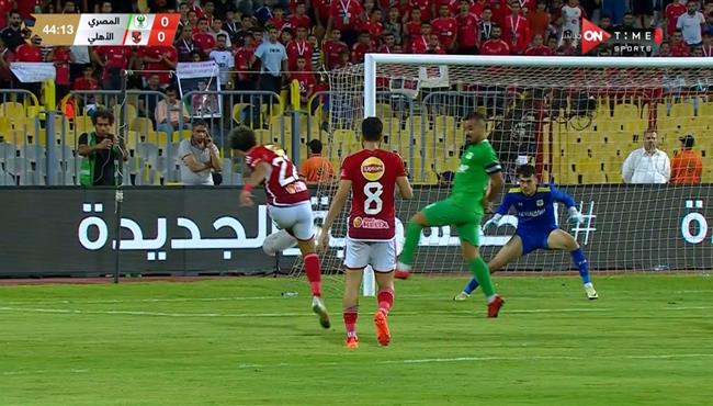امام عاشور يهدر هدف محقق للاهلي امام المصري