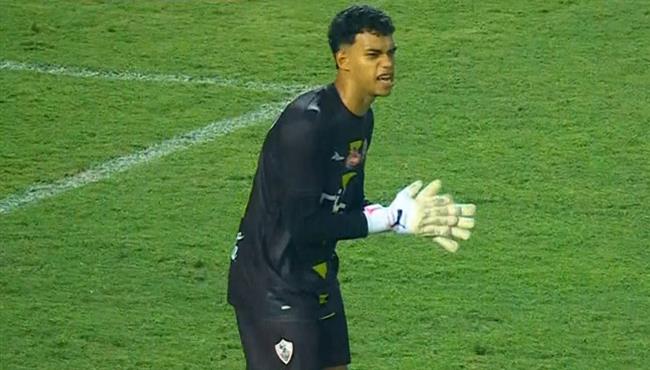 محمود الشناوي يتألق ويتصدي لانفراد امام بيراميدز في الدوري المصري