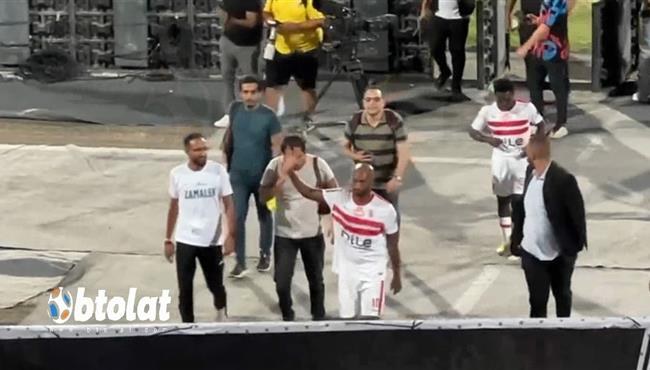 جماهير الزمالك تحي شيكابالا والاعب يرد التحية