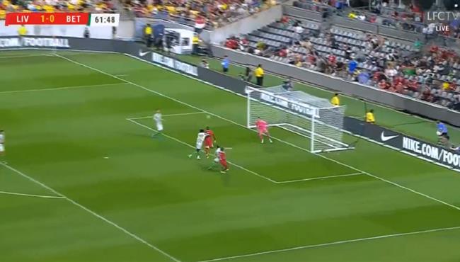 هارفي اليوت كاد ان يسجل هدف امام ريال بيتيس