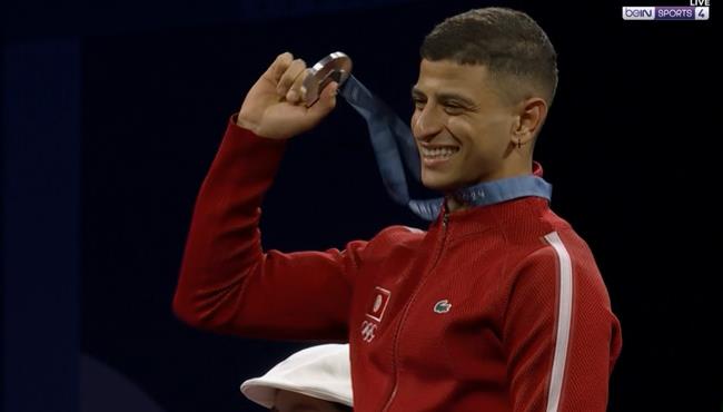 لحظة تتويج فارس فرجاني بالميدالية الفضية في اولمبياد باريس 2024