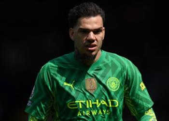 إيدرسون يرد على تصريحات جوارديولا بشأن مستقبله مع مانشستر سيتي