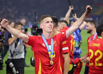 تطورات جديدة بشأن مفاوضات برشلونة لضم أولمو من لايبزيج