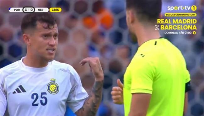 هدف بورتو الثالث في مرمي النصر بعد خطأ من أوتافيو