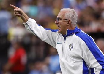 مدرب البرازيل يهاجم حكم مباراة كولومبيا قراراته أثرت على النتيجة