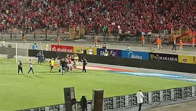 جماهير الأهلي تهتف لـ وسام ابو علي بالروح بالدم نفديكي يا فلسطين واللاعب يرد التحية