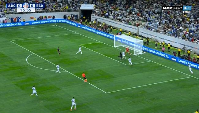 لاعب الاكوادور يهدر فرصة هدف محقق امام الارجنتين بكوبا امريكا