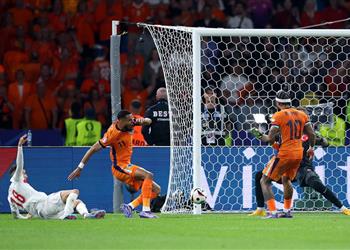 فيديو نيران صديقة مولدور يسجل هدف هولندا الثاني أمام تركيا