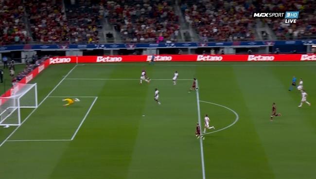 تصدي حارس كندا يحرم فنزويلا من تسجيل هدف