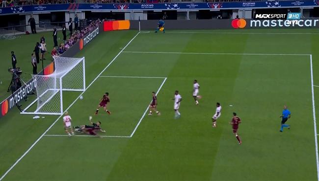 ليام ميلر كاد ان يسجل هدف لكندا امام فنزويلا في كوبا امريكا