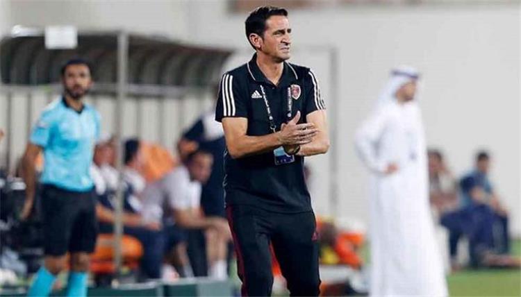 مانولو خيمينيز مدرب الوحدة الاماراتي في فترة احمد رفعت