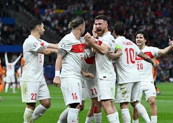 آرسنال يزاحم بوروسيا دورتموند على ضم مدافع تركيا