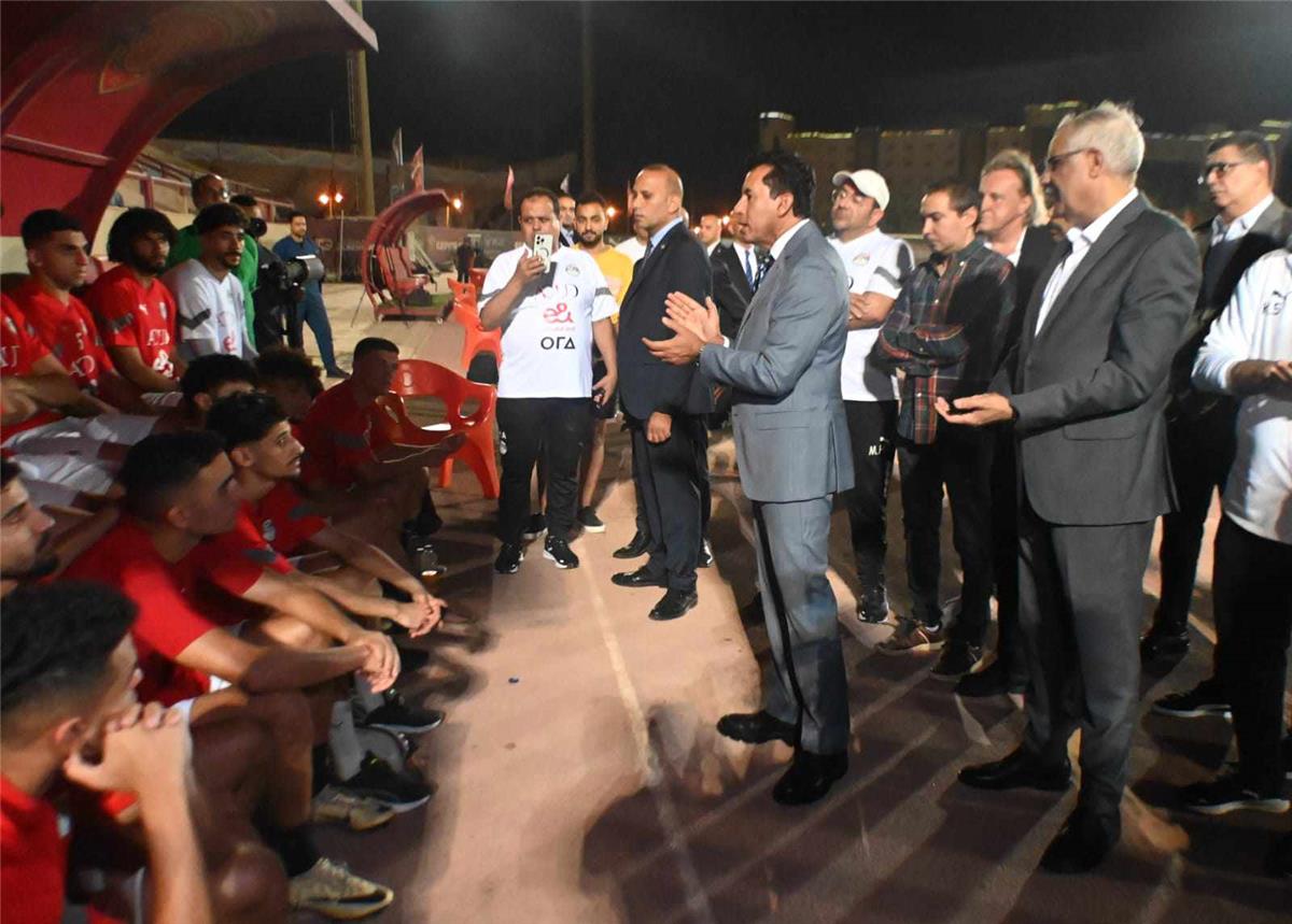 صور وزير الرياضة وجمال علام يحفزان منتخب مصر الأولمبي قبل انطلاق منافسات أولمبياد باريس