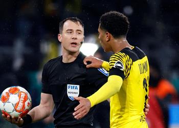 بيلينجهام اتهمه بالتلاعب والرشوة من هو حكم مباراة إنجلترا وهولندا في يورو 2024