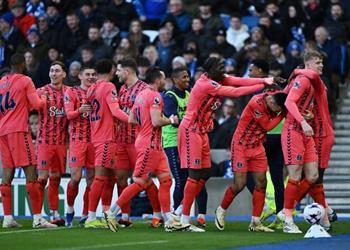 إيفرتون يرفض عرض مانشستر يونايتد لضم لاعبه