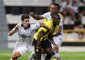 اشتباكات بالأيدي واقتحام جماهيري اتحاد جدة ينسحب من مباراته الودية ضد فارينسي البرتغالي فيديو