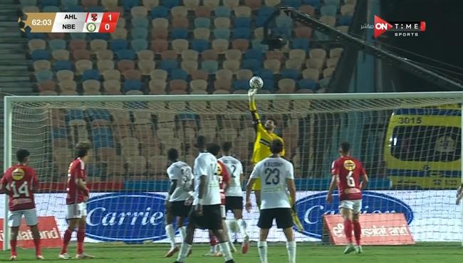 تصدي محمد الشناوي يحرم البنك الاهلي من تسجيل هدف رائع امام الاهلي في الدوري المصري