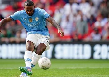 أكانجي يكشف عن أفضل منفذ لركلات الجزاء في مانشستر سيتي