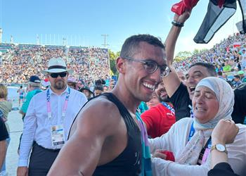 والدة أحمد الجندي ميدالية ذهبية تاريخية في أولمبياد باريس لنجلي الأسطورة