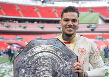 إيدرسون يعلن موقفه النهائي من مستقبله مع مانشستر سيتي