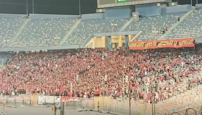 جماهير الأهلي تدعم كريم فؤاد سلامتك يا كريم قبل مباراة زد بالدوري المصري
