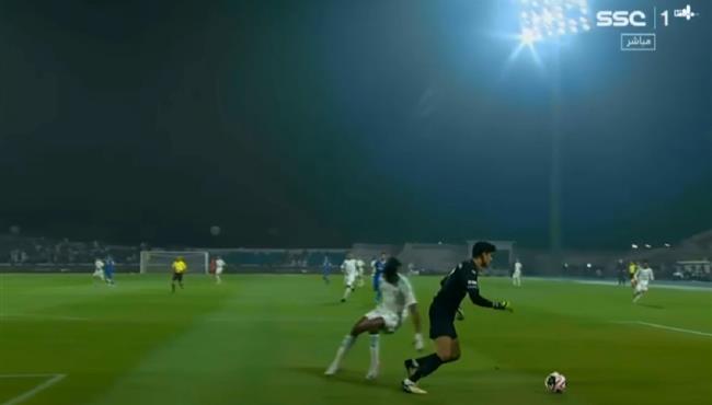 مهارة رائعة من ياسين بونو في مباراة الاهلي والهلال بكأس السوبر السعودي