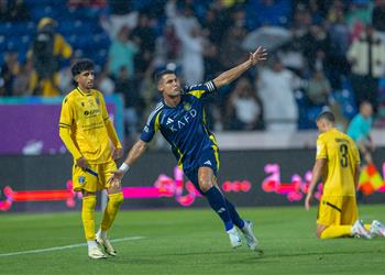 فيديو كريستيانو رونالدو يقود النصر إلى نهائي السوبر السعودي بثنائية أمام التعاون