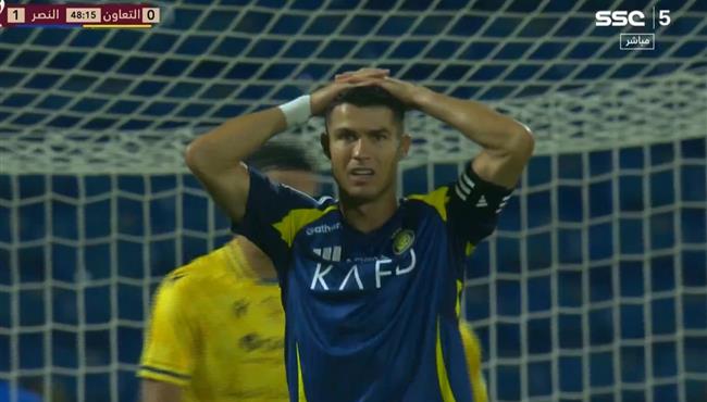 رونالدو يهدر انفراد بطريقة غريبة امام التعاون في كأس السوبر السعودي