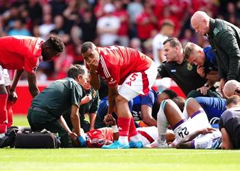 فيديو إصابة مرو عة للاعب نوتينجهام فورست أمام بورنموث وذهول الجميع