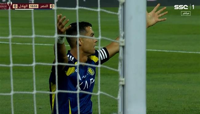رونالدو يطالب بركلة جزاء امام الهلال في نهائي السوبر السعودي