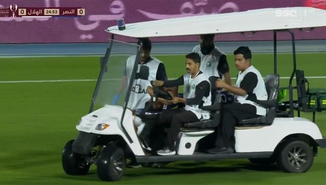 أصابة ايمن يحيي في مبارة الهلال والنصر وخروجة علي نقاله