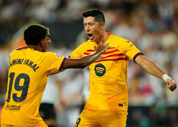 فيديو ليفاندوفسكي ي نقذ برشلونة مبكر ا ويقوده إلى تخطي فالنسيا بثنائية في الدوري الإسباني